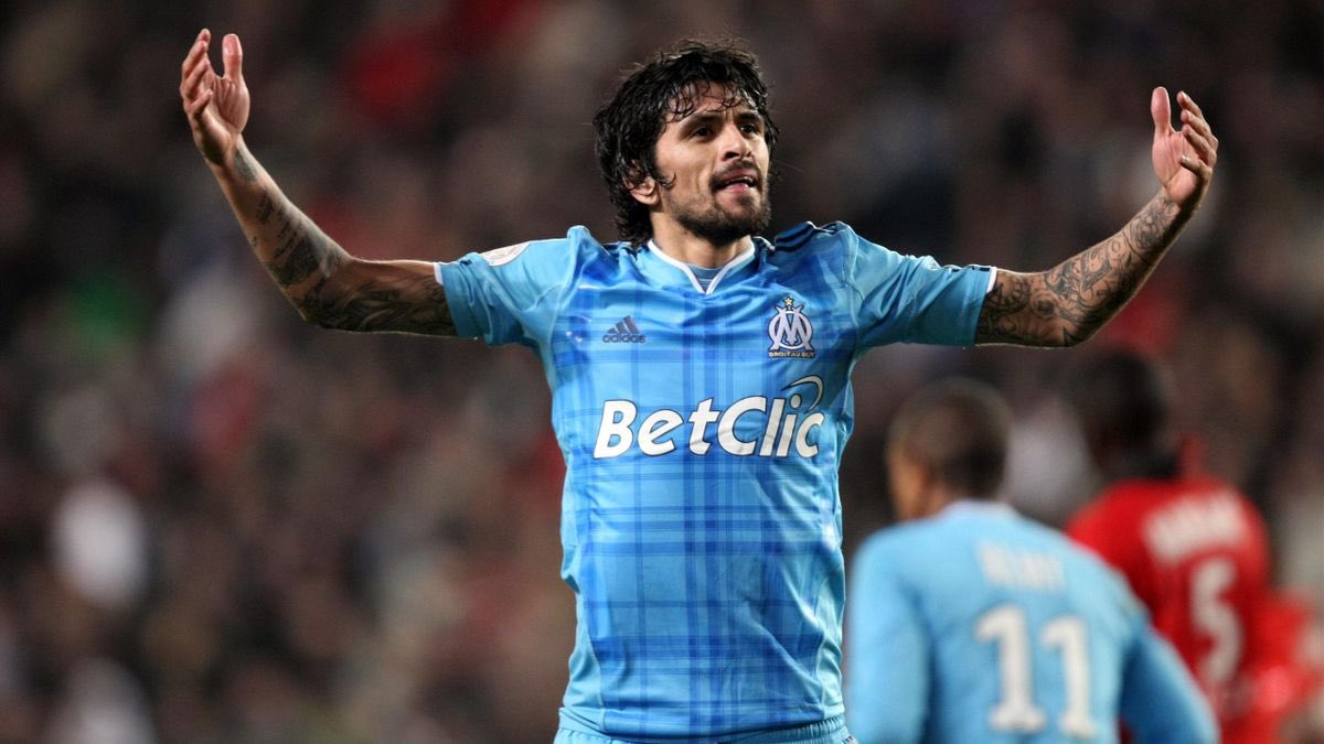 🗣️ Renan Lodi 🇧🇷 sur Lucho Gonzalez 🇦🇷 : 

« J’ai parlé avec lui dès qu’il y a eu l’intérêt de l’OM. 
Il m’a énormément parlé de la ville, du club, que je pouvais y aller les yeux fermés. Il m’a dit que l’OM est un club gigantesque. Je constate cela depuis mon arrivée. »