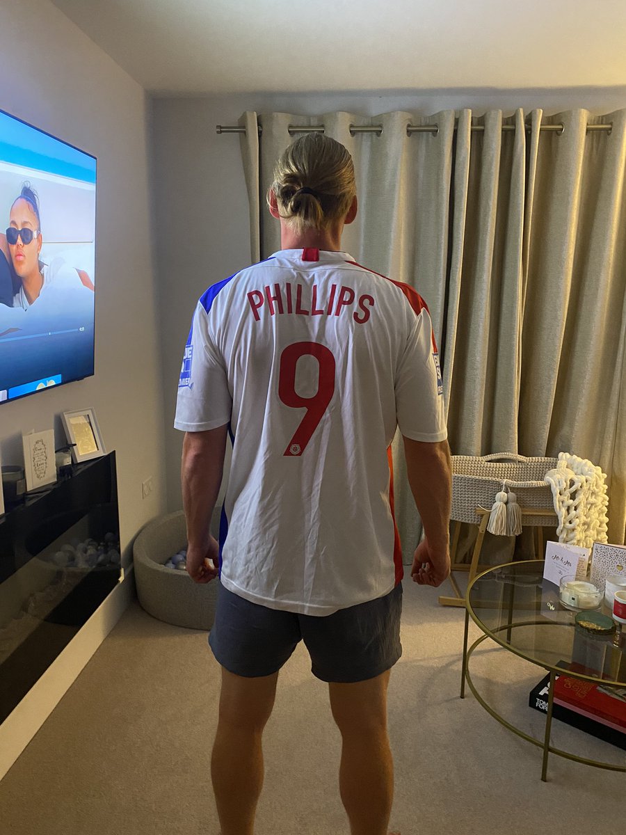 Ben Farrell (@farrellben8) on Twitter photo Great day had <a href="/AFCRD/">AFC Rushden & Diamonds</a> on Sunday. Incredible atmosphere and a privilege to be part of. <a href="/Phillo11/">Lee Phillips</a> Iβm expecting a signature after this auction win ππ Great day had <a href="/AFCRD/">AFC Rushden & Diamonds</a> on Sunday. Incredible atmosphere and a privilege to be part of. <a href="/Phillo11/">Lee Phillips</a> Iβm expecting a signature after this auction win ππ