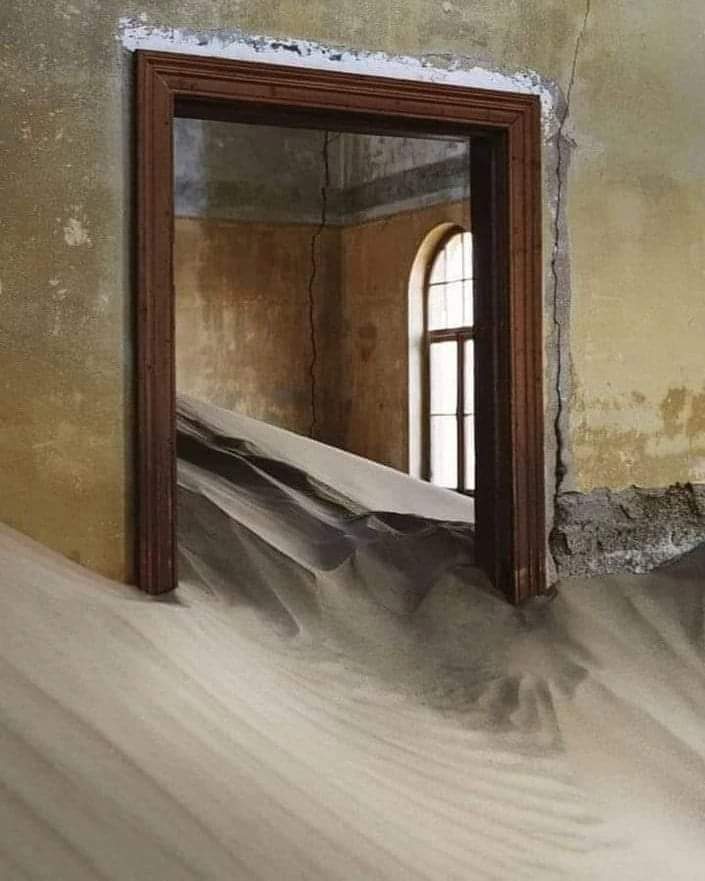 اس کو مدت سے کوئی قیس نہیں ملتا تھا
میری دہلیز پہ صحرا کو ضرورت لائی