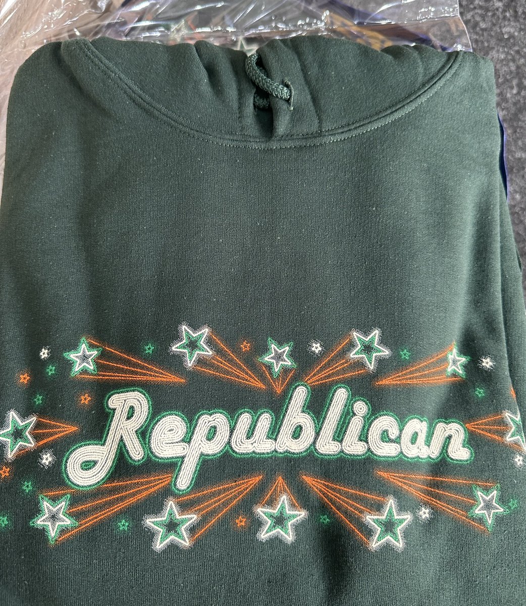 CaltonBooks's tweet photo. Oor new #Republican #Barras hoodies and T-shirts in the house !!! 👌👏🏻👏🏻👏🏻👏🏻👏🏻👏🏻👏🏻👏🏻🔥☄️🧯
#CaltonBooks #RebelsChoice https://t.co/lvni1JnfFD