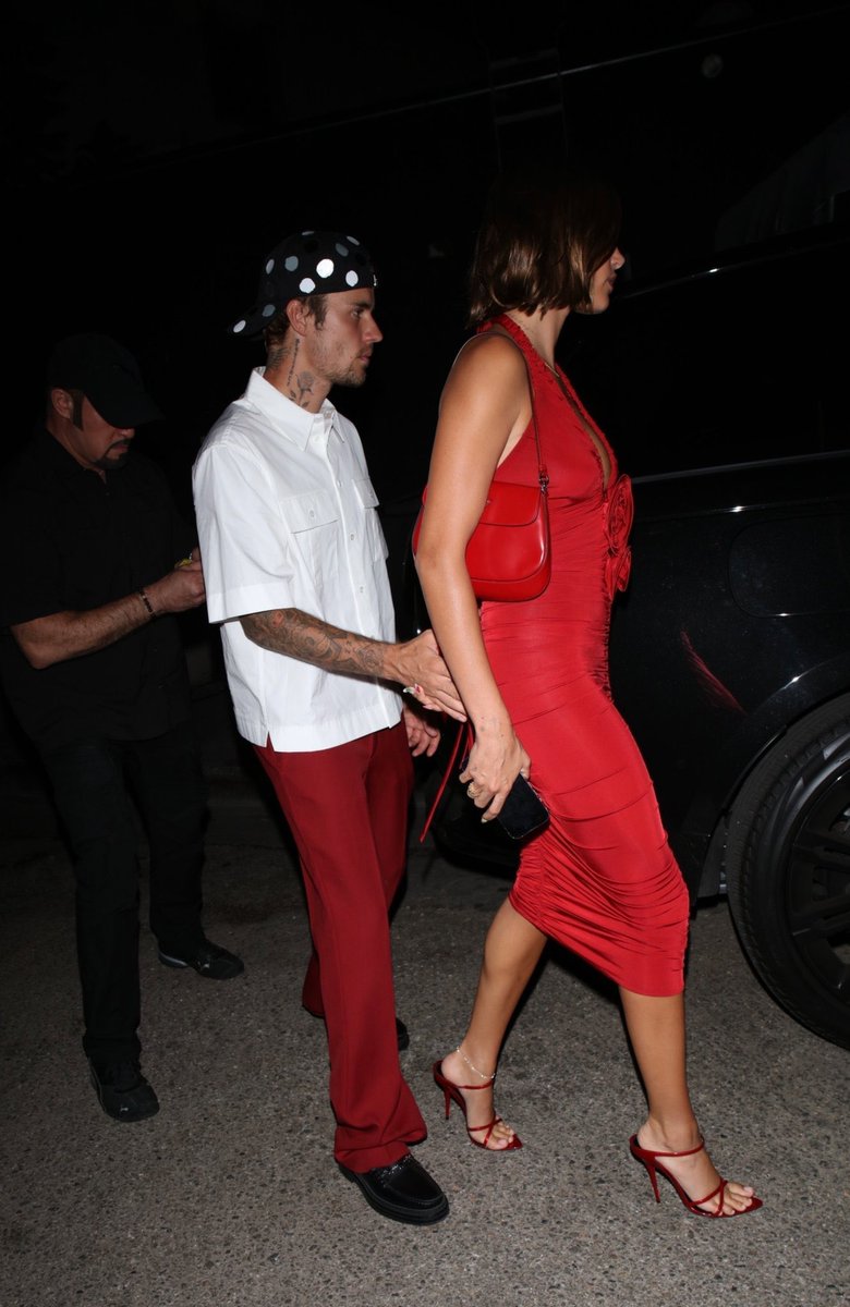 JAILEYSWRLD's tweet photo. hailey and justin bieber ❤️‍🔥 https://t.co/wrRwarn40U
