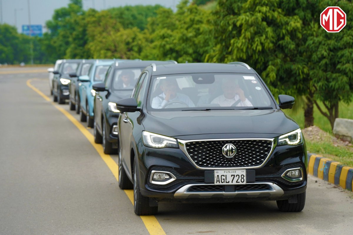 MGPakistan's tweet image. Day 1 of the Visit by Media Professionals kicked off at MG Dealership and showcased the journey of MG, followed by an adrenaline-fueled visit to the MG plant to experience the making of the MG HS Essence and witness the state-of-the-art facility! 

#MGPakistan #iloveMG