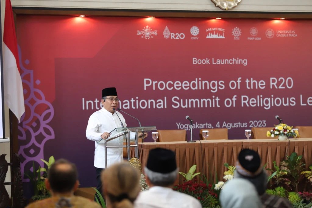 YahyaCStaquf's tweet photo. Hari ini, agenda NU adalah mencari cara untuk terus menegakkan agama dan menjadikannya sebagai kontribusi bagi peradaban yang akan datang yang seluruh masyarakat kesusahan karena perang. https://t.co/PfuOBJcqse