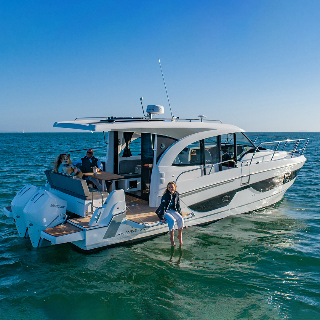BENETEAU_France's tweet image. Happiness, the only thing that multiplies when you share it. Experience the delights of a summer evening with family, onboard the Antares 11.

#beneteau #beneteaulife #antares11 #cruising