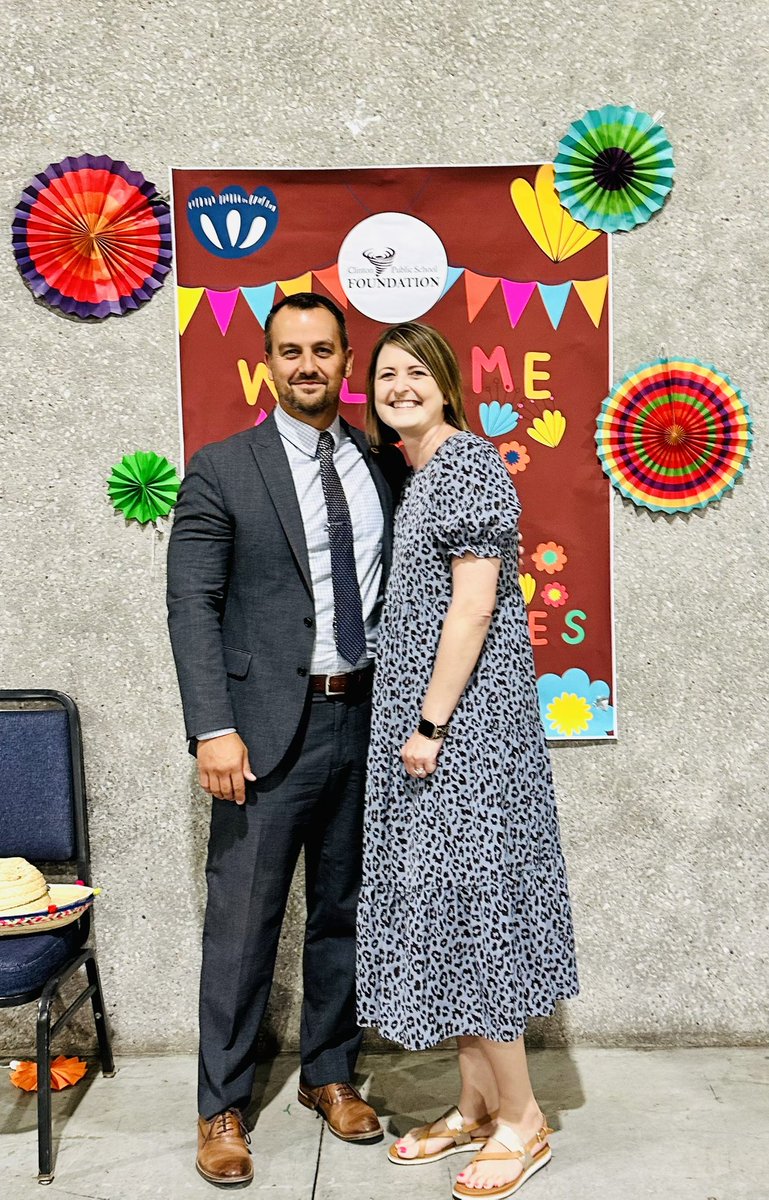 bridgestyler's tweet photo. What a great first day back with ALL Staff! 300+ employees in one room to get pumped for the year. Let’s light this candle!
Thank you to the Clinton PS Foundation for sponsoring the event and @mradamwelcome for being our keynote. #oklaed #BuildingChampions #cpsreds 🌪️ https://t.co/dcsp6UanYa