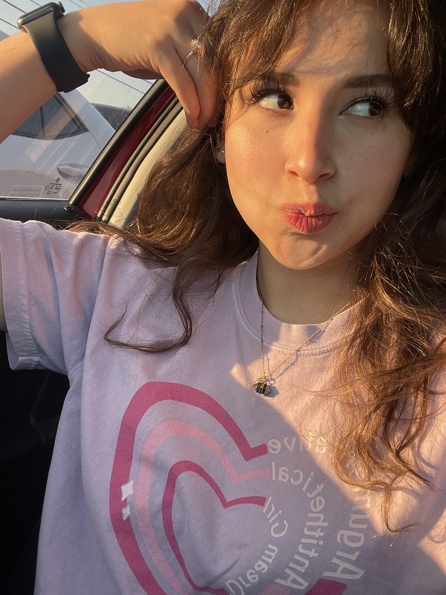 tinyshredofgold's tweet photo. but i could still melt your world… 🩷💜

i love my tee from @DizzyDahlias shop 😭 https://t.co/wiXIPuO7yU