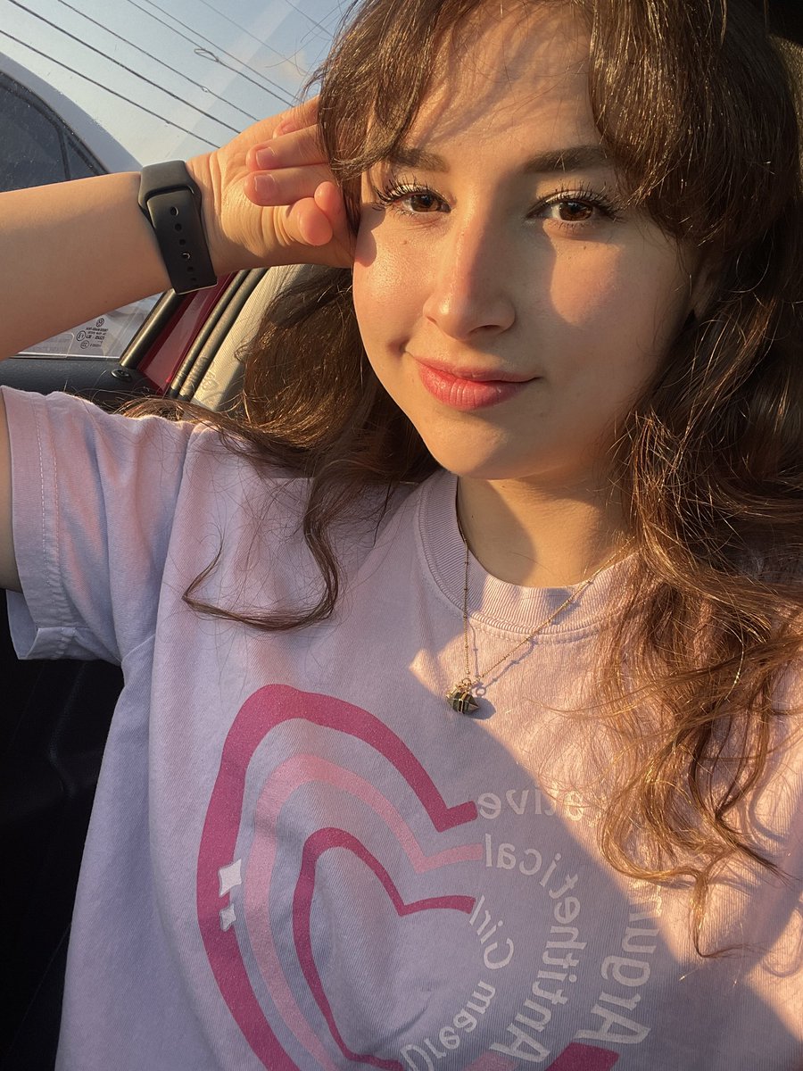 tinyshredofgold's tweet photo. but i could still melt your world… 🩷💜

i love my tee from @DizzyDahlias shop 😭 https://t.co/wiXIPuO7yU