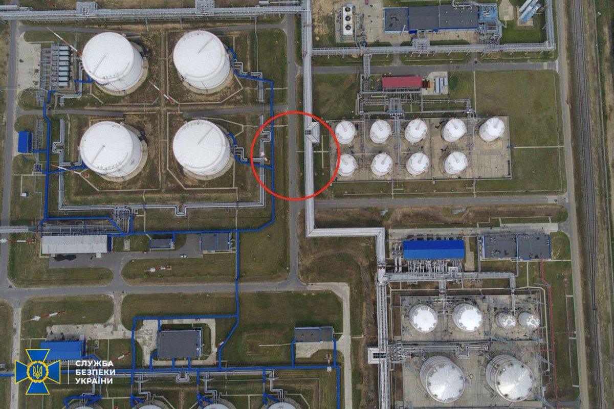 🇺🇦Ukrainian Intelligence (SBU) claims Russia wants to use Wagner PMC to involve Belarus in a full-scale war against Ukraine.

A provocation "under a foreign flag" is being prepared at the strategic object of Belarus - the Mozyr Oil Refinery.