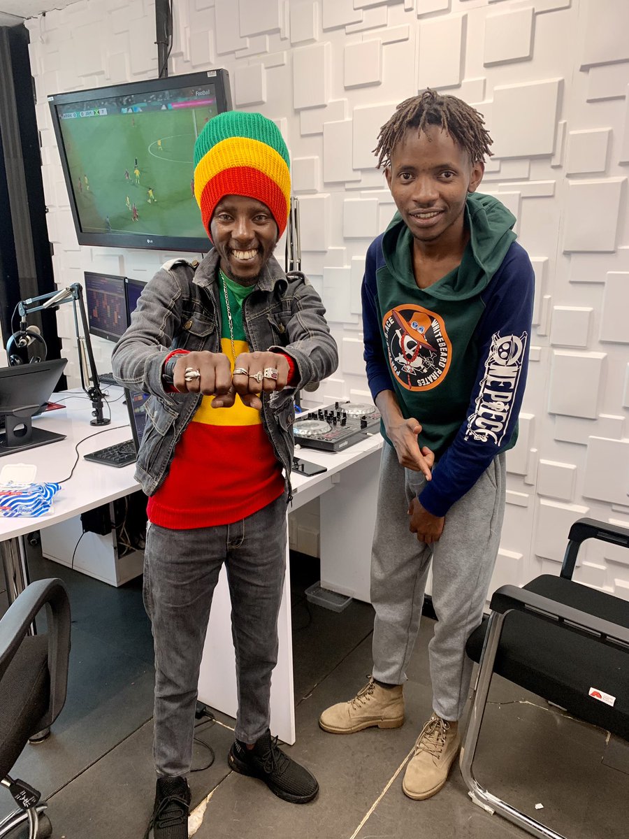 RadioJamboKenya's tweet photo. Tuko ndani ya temple na mambo iko ital bila mbrrrrrcha! Hii ni experience tosha. 
@mbusiidehhsc @djmarinator 
#MbusiNaLionTekeTeke
#rombosafriday 
#OngeaUsikike https://t.co/ebnc9CZaob