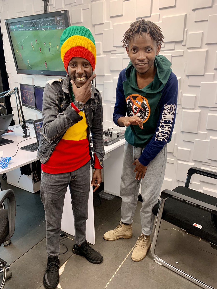 RadioJamboKenya's tweet photo. Tuko ndani ya temple na mambo iko ital bila mbrrrrrcha! Hii ni experience tosha. 
@mbusiidehhsc @djmarinator 
#MbusiNaLionTekeTeke
#rombosafriday 
#OngeaUsikike https://t.co/ebnc9CZaob