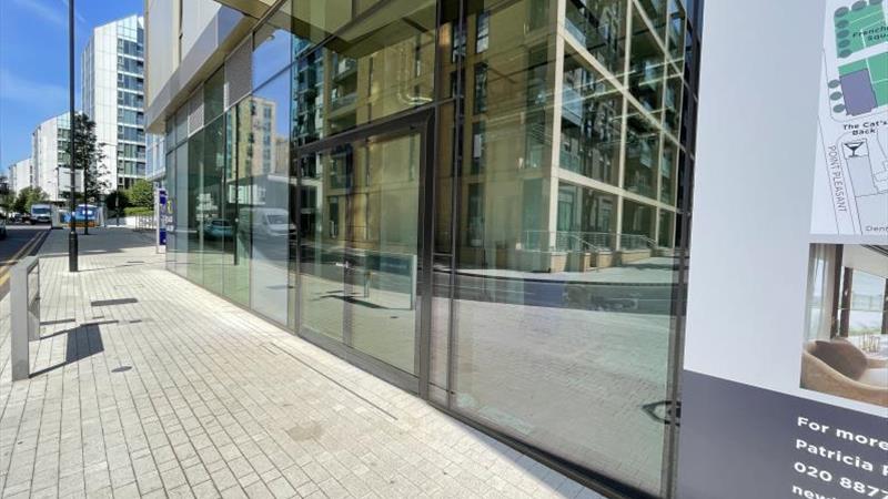 NovaLoca's tweet photo. Prominently located ground floor commercial units from @HLCommercial - 936 to 1,023 Sq Ft with flexible uses. Sold in shell and core condition with one parking space available per unit. Nine Eastfields, #Wandsworth Riverside Quarter. #commercialproperty https://t.co/EUdoS5taas https://t.co/LORt8Zb2U9