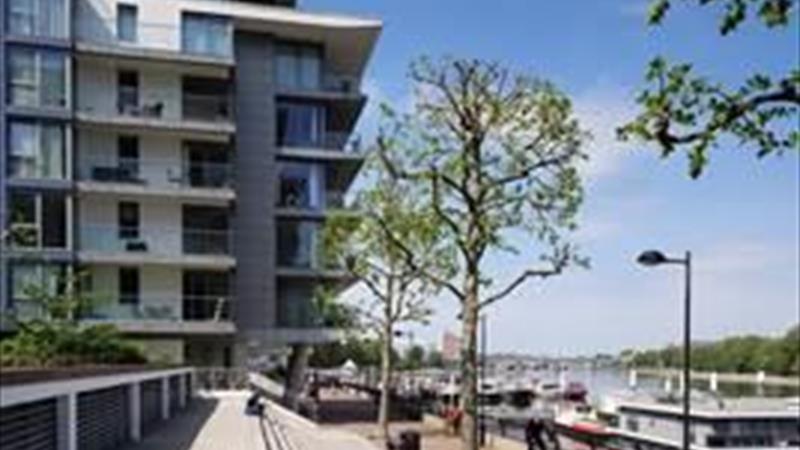 NovaLoca's tweet photo. Prominently located ground floor commercial units from @HLCommercial - 936 to 1,023 Sq Ft with flexible uses. Sold in shell and core condition with one parking space available per unit. Nine Eastfields, #Wandsworth Riverside Quarter. #commercialproperty https://t.co/EUdoS5taas https://t.co/LORt8Zb2U9