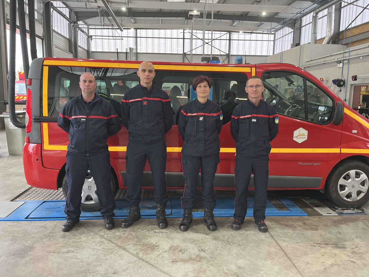 4 #sapeurspompiers du <a href="/sdis39/">SDIS du Jura</a> sont partis ce matin en direction du Var afin de relever l’équipage parti mardi.👨🏼‍🚒