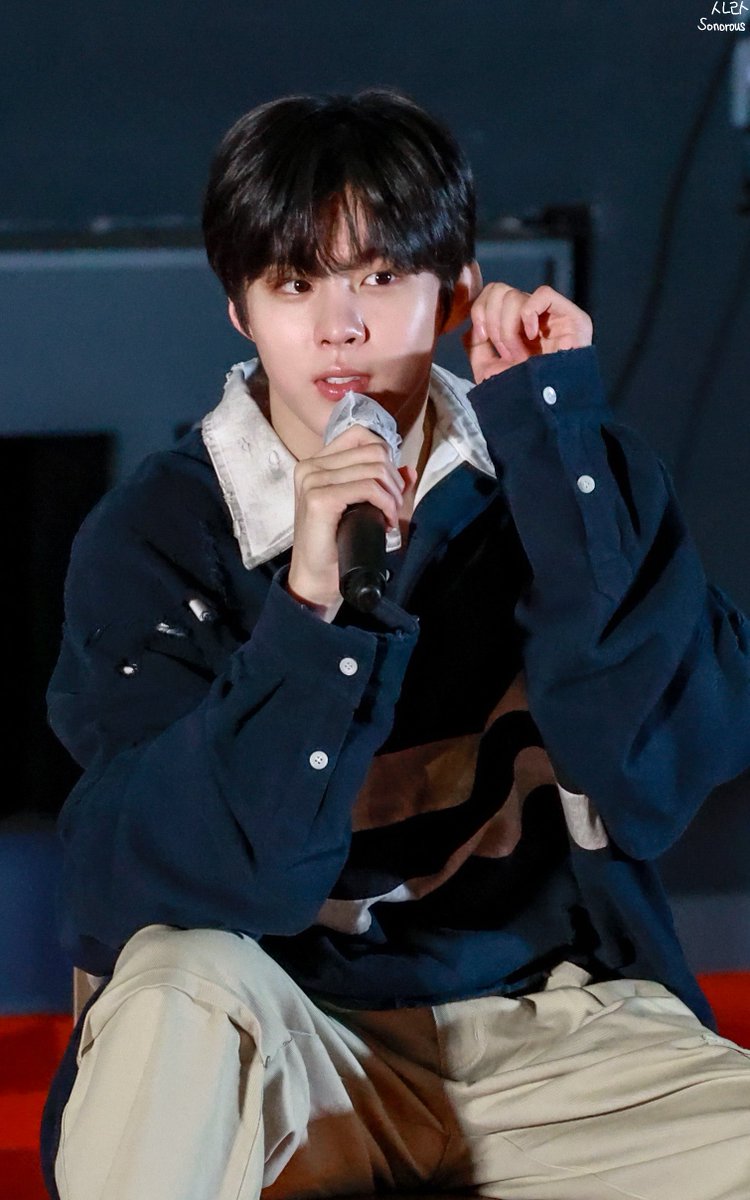 Voice_961027's tweet image. 230521 씨네Q DAY BY DAY 이벤트

#KIMWOOSEOK #김우석 #Blank_Page #Dawn