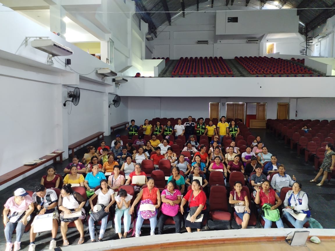 Muniportillo_'s tweet photo. #ParaServirleMejor| En el marco de la Lucha contra la Anemia, hoy se hizo la apertura de visitas domiciliarias y entrega de formatos a los actores sociales que tendrán un rol importante en este nuevo reto de trabajo.
#JanetCastane
#MPCP https://t.co/aPdOTuaIYX