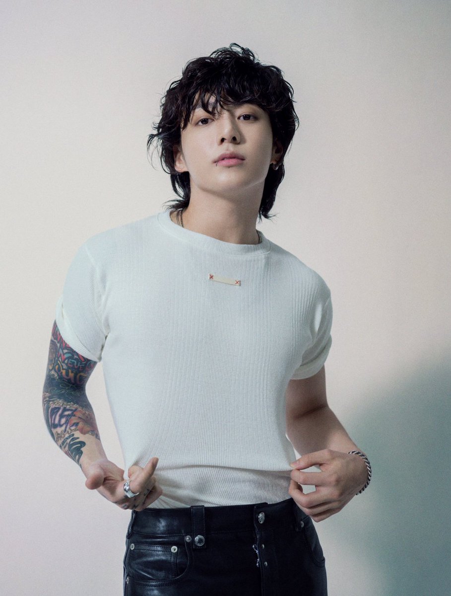 charts_k's tweet photo. Jungkook's "Seven (feat. Latto)" has now spent a milestone 20 days and 3 weeks at #1 on Spotify Global Chart, first Korean act to achieve this! https://t.co/07AqAdkZmQ