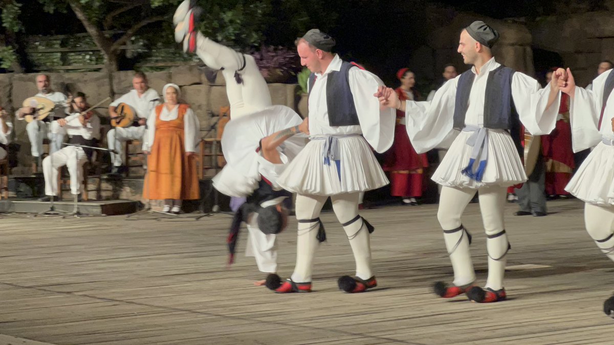 GreekFolkDancer's tweet photo. @DoraStratouThea https://t.co/v2TGiYlkvO