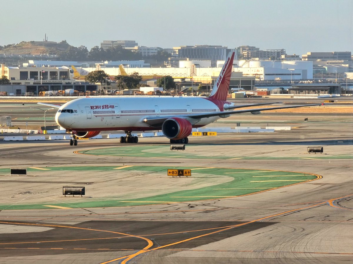 :: @airindia  B777s VT-AEE 'Avijit' & VT-ALM 'Himachal Pradesh' in gorgeous evening light at @flySFO after completing their Ultra Long Haul duties from @BLRAirport and @DelhiAirport respectively

#airindia 
#AIinthesky