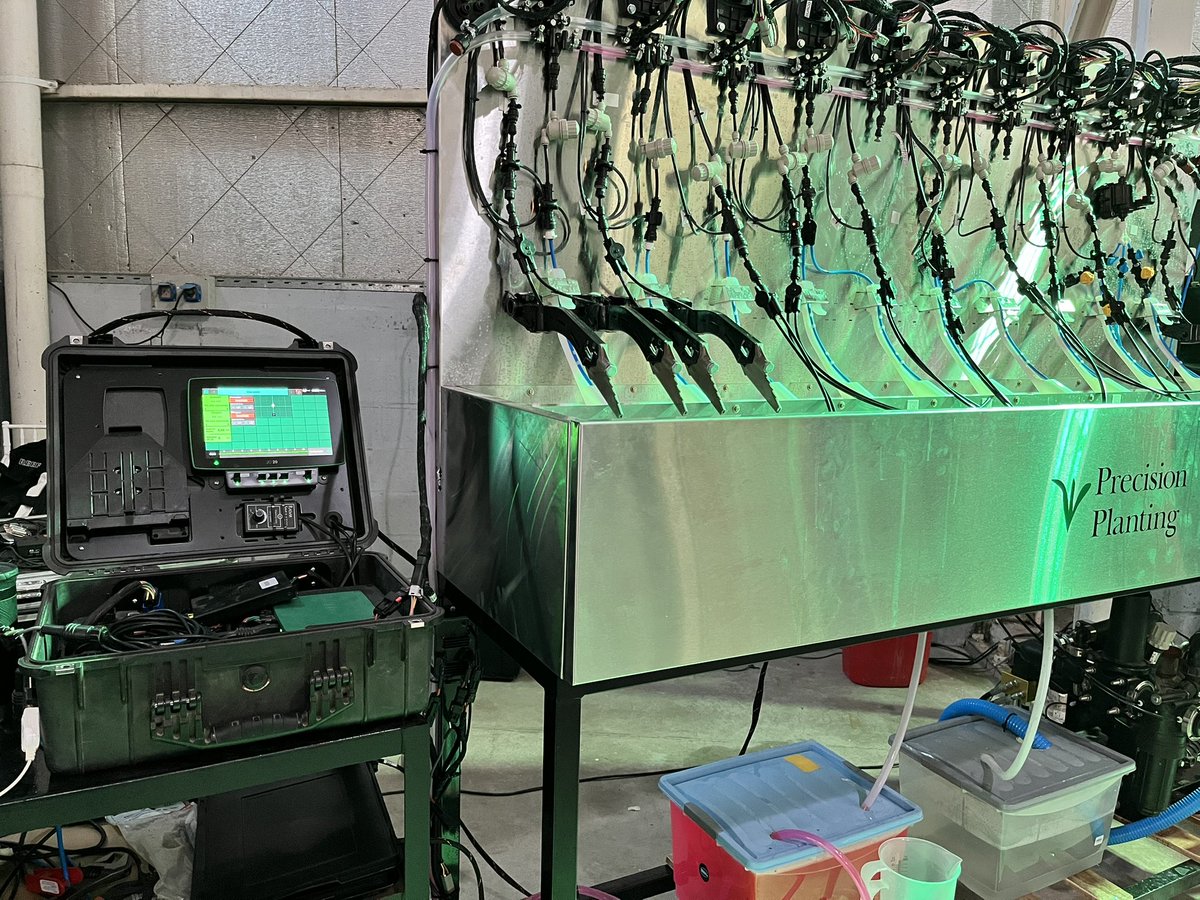 Solución completa para aplicación de líquido en Argentina. Una solución integral para todos los rangos de caudales, dosis variable, control de flujo extremadamente precioso y aplicaciones incorporadas acorde al nutriente. Todo listo para fertilizantes, inoculantes, biológicos..