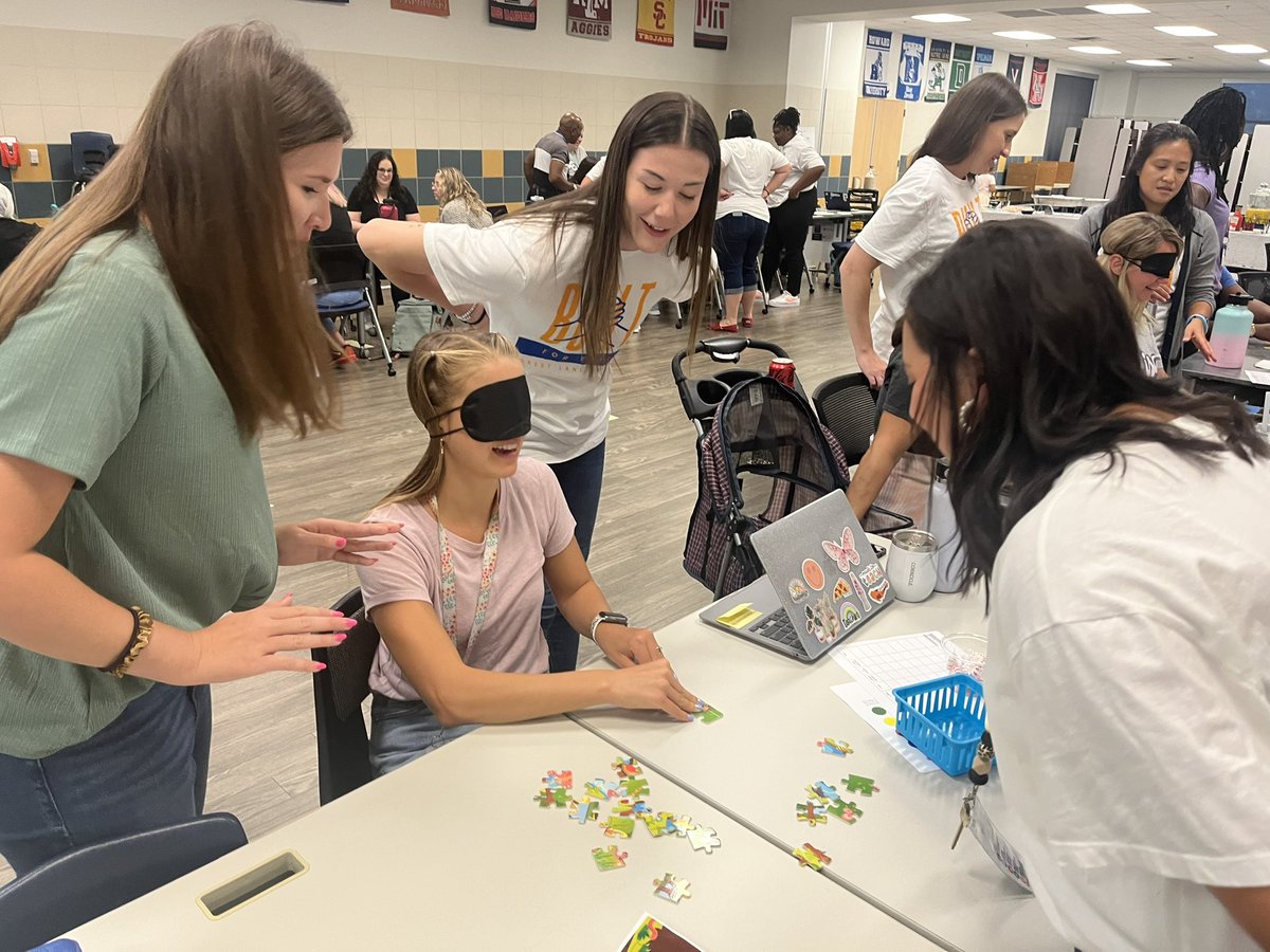 rebeccafherrera's tweet photo. Starting our morning strong with some teamwork! Can you guess the directions?! @ForestLnAcademy #flabuiltforthis #risdpowerofone https://t.co/x2WuU0GoUQ