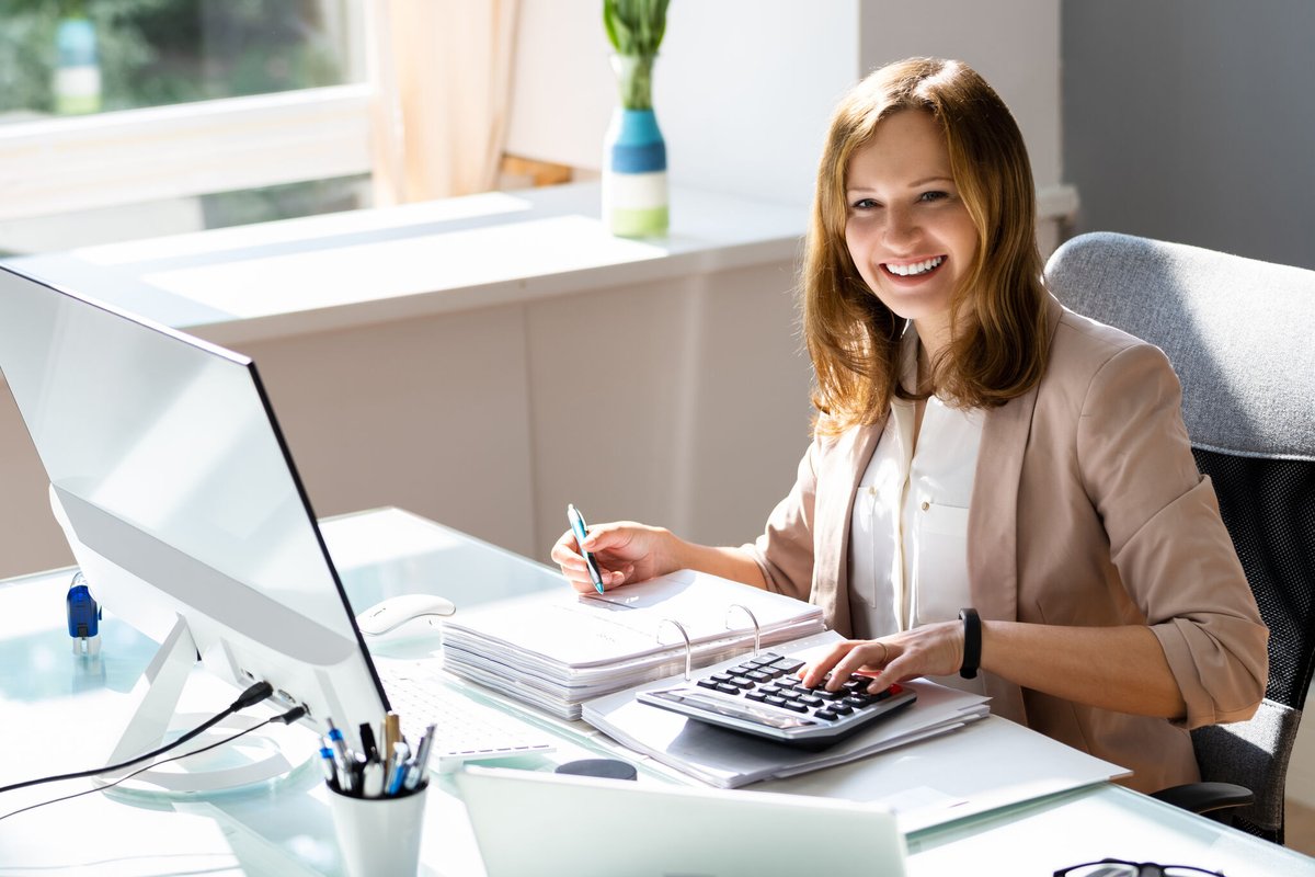 GoldenBookkeep's tweet photo. Thinking about hiring a new accountant? During the interview process, make sure to ask potential candidates how long the initial rate for their services is locked in.

For additional questions to ask, click here. 
https://t.co/KUh9L6zARp https://t.co/5bzOTGhonm