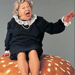DrBuzz_Forensic's tweet photo. Actress Clara Peller was #BornOnThisDay, August 4, 1902. A manicurist &amp; character actress who, at the age of 81, starred in the 1984 "Where's the beef?" commercials for Wendy's fast-food chain. Passed in 1987 (age 85) #RIP #GoneButNeverForgotten #liveyourbestlife #livelife #BOTD https://t.co/qWYzIGIwRM