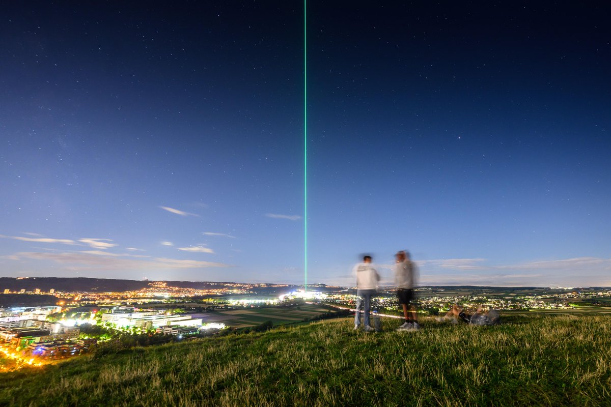 Simply supernatural: The #TRUMPF100 mega-laser shining into the starry sky over the whole Stuttgart region on Thursday night. It is definitely the longest birthday candle that we lit up for our 100th birthday. Another round this Friday and Saturday night! bit.ly/3OGgahI