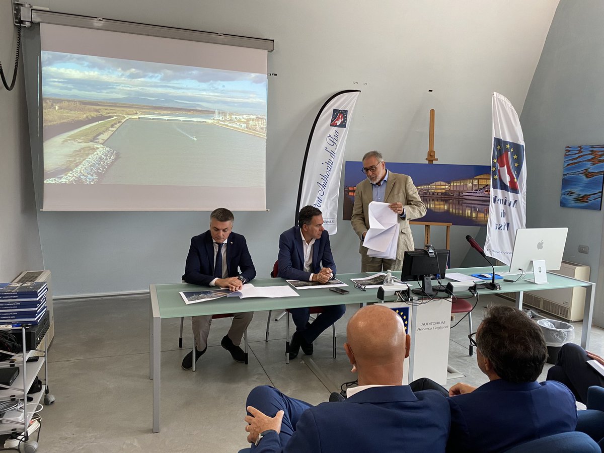 edorixi's tweet photo. Col sindaco di #Pisa Michele Conti e col presidente Salvatore Pisano abbiamo parlato del futuro del Canale dei #Navicelli, una infrastruttura importante per la #Toscana.
@mims_gov https://t.co/h4oQyc7CUw
