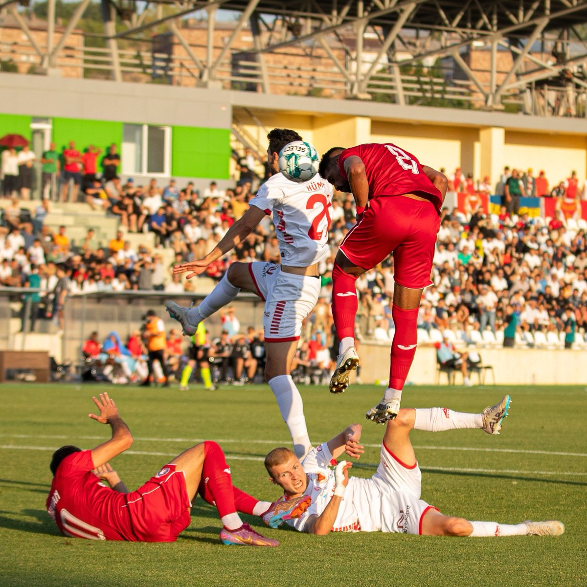 FC_Pyunik's tweet photo. Pyunik β Kalmar 2:1
πΈ Our home victory in European Cups π
#PyunikKalmar #ConferenceLeague #Pyunik https://t.co/nTU6VOdIU2