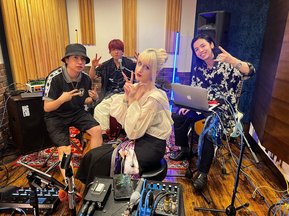 AiRyAOfficial's tweet photo. みんなありがとう
ライブ最高です！！
また来週🤍☺️ @ROUGENEST 
#ルージュの日
#ルージュの巣
#ROUGENEST
@GuitarHiro26 
@rougenest_knt 
@Tasuku_Drum https://t.co/EcNklW5prg