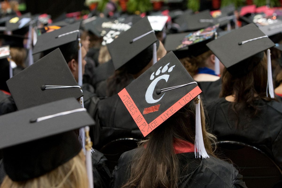 uofcincy's tweet image. Hats off to our summer 2023 graduates! Tune in to watch today's ceremonies. 🎓

⏰9:00am
 Doctoral Hooding and Master's Recognition Ceremony

⏰2:00pm
Undergraduate Commencement Ceremony

📺: uccommencement.provirtualevent.com

#UCGrad23