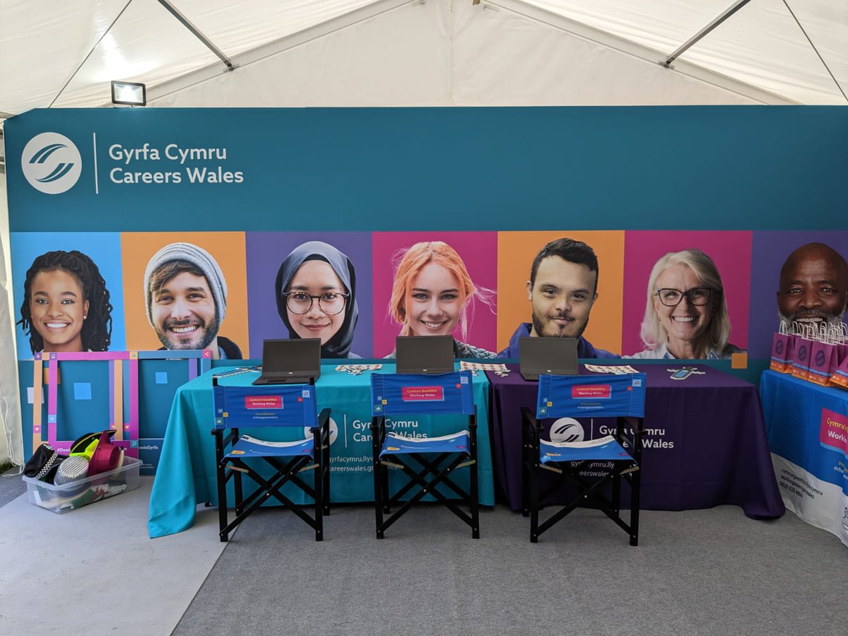 Ydych chi'n ymuno â ni yn yr @Eisteddfod?🙋

Byddwn ar stondinau 229 a 230 lle gallwch chi drafod popeth sy'n ymwneud â gyrfaoedd. 

Bydd gweithgareddau cyffrous ar y stondin gan gynnwys ein Cwis Buzz a Chrefft Gyrfaoedd, bwth lluniau llawn hwyl a mwy! 📸

gyrfacymru.llyw.cymru/cynllunio-eich…