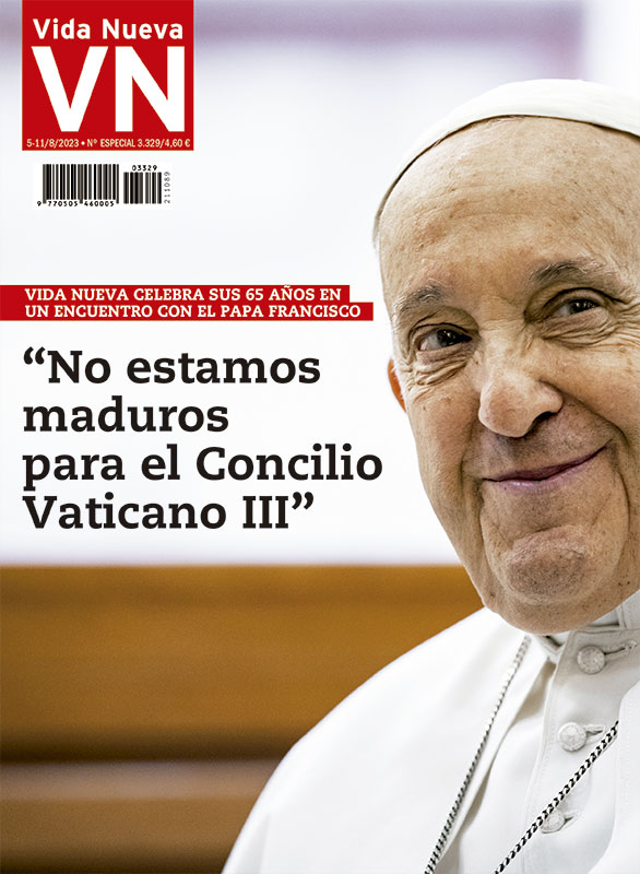 JamesMartinSJ's tweet photo. Pope Francis today in @Revista_VN quoted by @AP : “The first time a group of transsexuals came to the Vatican and saw me, they left weeping, saying I had given them my hand, a kiss, as if I had done something exceptional for them.  But they’re children of God!” https://t.co/n3Xt1BF8mR