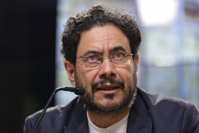 Si este Guerrillero enclosetado te causa la misma repulsión que a mí, dale RT🔄❤️ y te sigo.