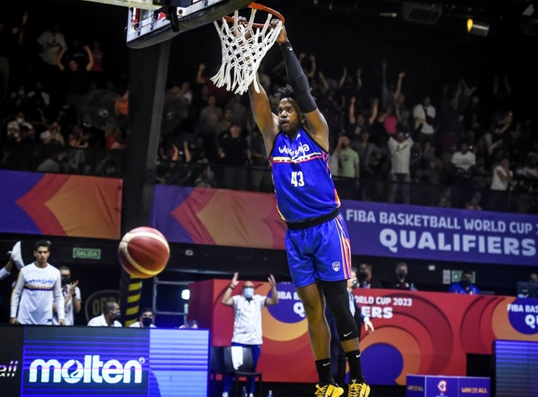 Néstor Colmenares “La Bestia”: Si yo fuera jugador de Baloncesto no me gustaría tener de contrincante a la Bestia, porque es imposible de parar, es el dueño de la pintura, con una capacidad de salto única que lo convierte un brillante reboteador ofensivo.  
#JuntosAlMundial