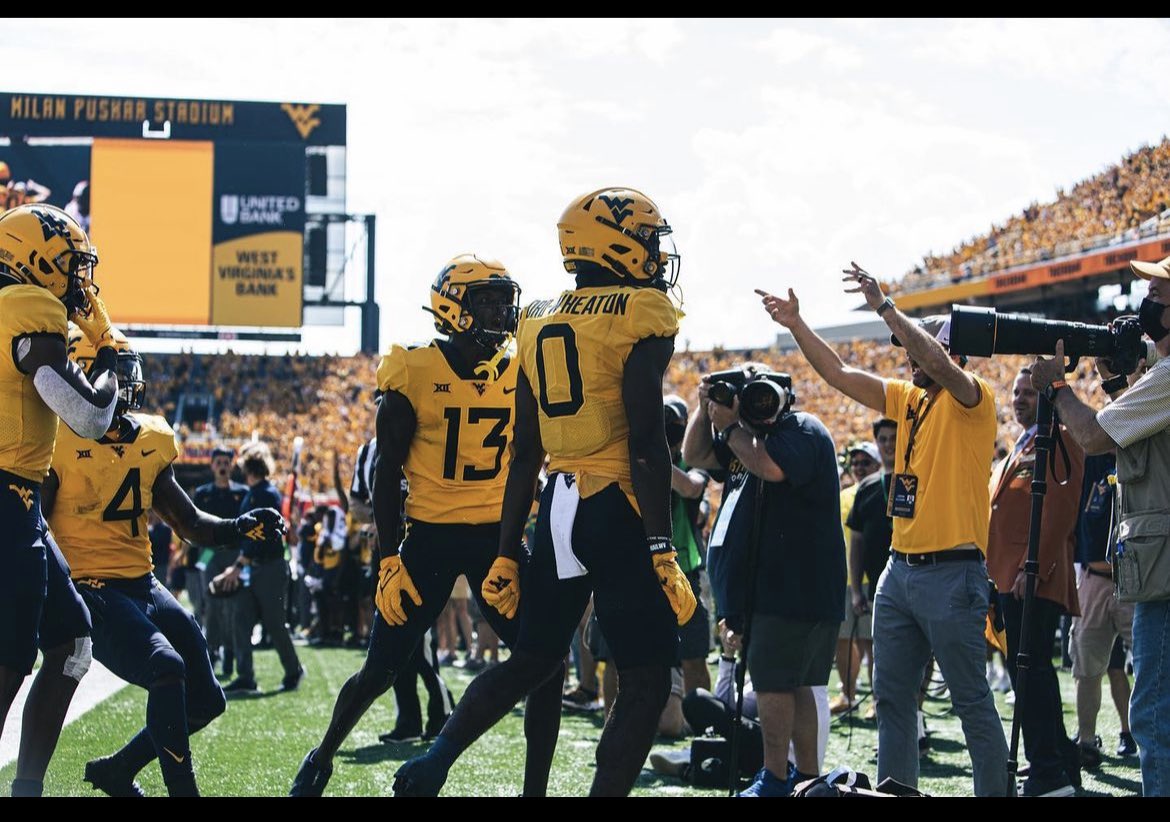 AGTG ! Extremely Blessed to receive an offer from West Virginia University !
@WVUfootball 
@NealBrown_WVU 
@CoachChadScott 
@Coach__Lal 
@KenSignoretti 
@Coach_Ander5on 
@CoachElliott10 
@Coach_Tafe1 
@Jerry_Boggs1 
@Andrew_Ivins