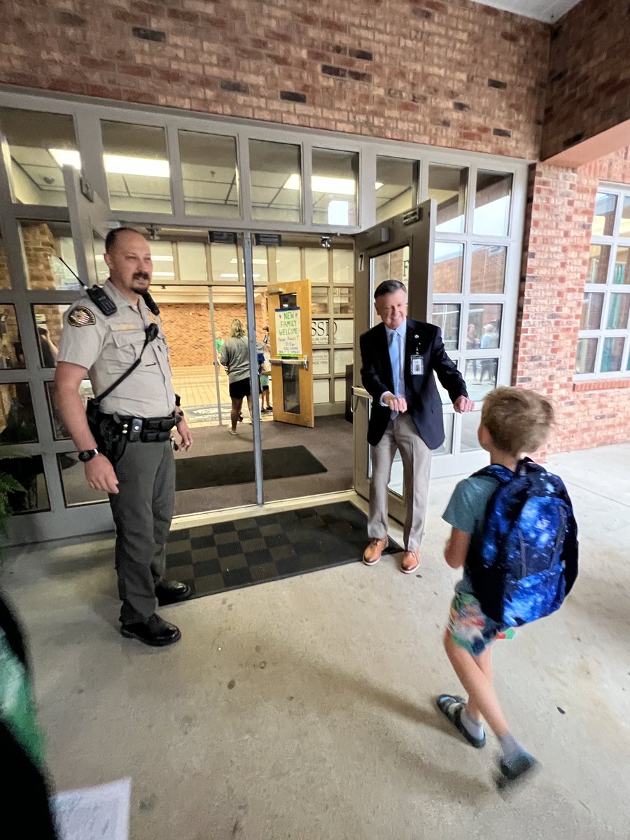 franklinspecial's tweet photo. #FSSDfirstday fun at ⁦@fssdPGMS⁩ and ⁦@fssdPGES⁩ this morning! https://t.co/iOKPXOxU3u