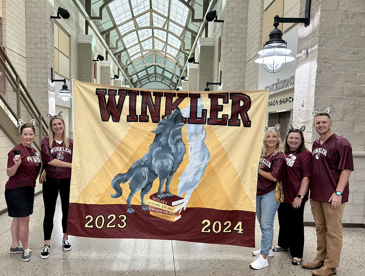 heroichistory22's tweet photo. A great start to #CCSRise2023! Proud of our staff for absolutely bringing the 🔥 this morning! ❤️

Going to be a great day! 🤝👊

#RunWithThePack 🐺 https://t.co/6zZdcbCwa3