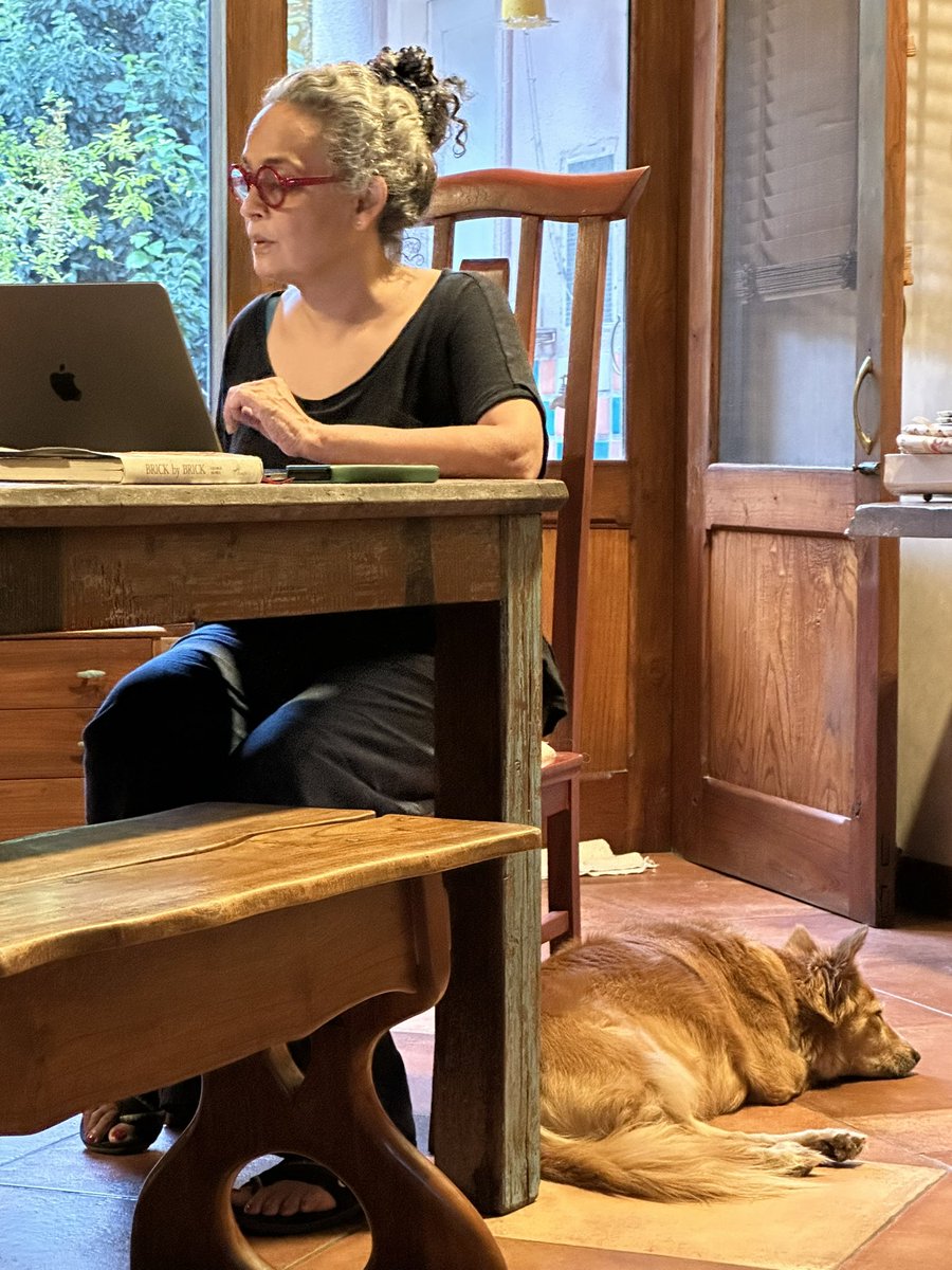 thedelhiwalla's tweet photo. Writer Arundhati Roy, Writing—-that’s all https://t.co/nCVKQR47Ix