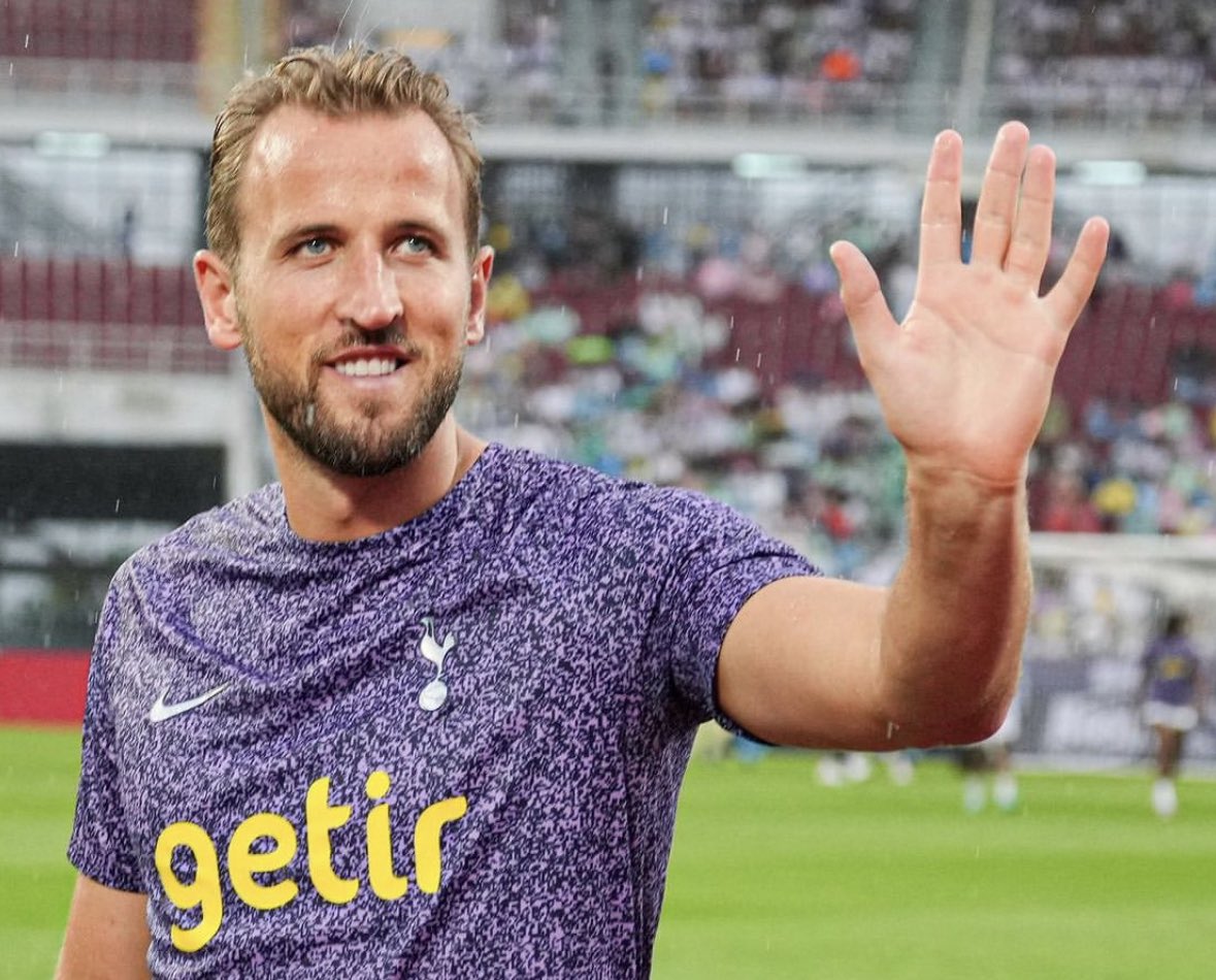 FabrizioRomano's tweet photo. Bayern want and expect Tottenham to decide today about Harry Kane deal, as reported earlier. The position is clear on Bayern side: make or break after new, improved bid. ⚪️⚠️

Bayern already has green light from Kane but deal only depends on Daniel Levy now. https://t.co/66GXPAjygh