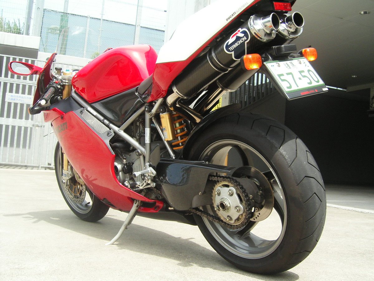 RossaEleven's tweet photo. クルマもバイクもお尻で選ぶ😋💕

#LOUTS　#EXIGE　#DUCATI　#998R https://t.co/ucqbt1M1WR