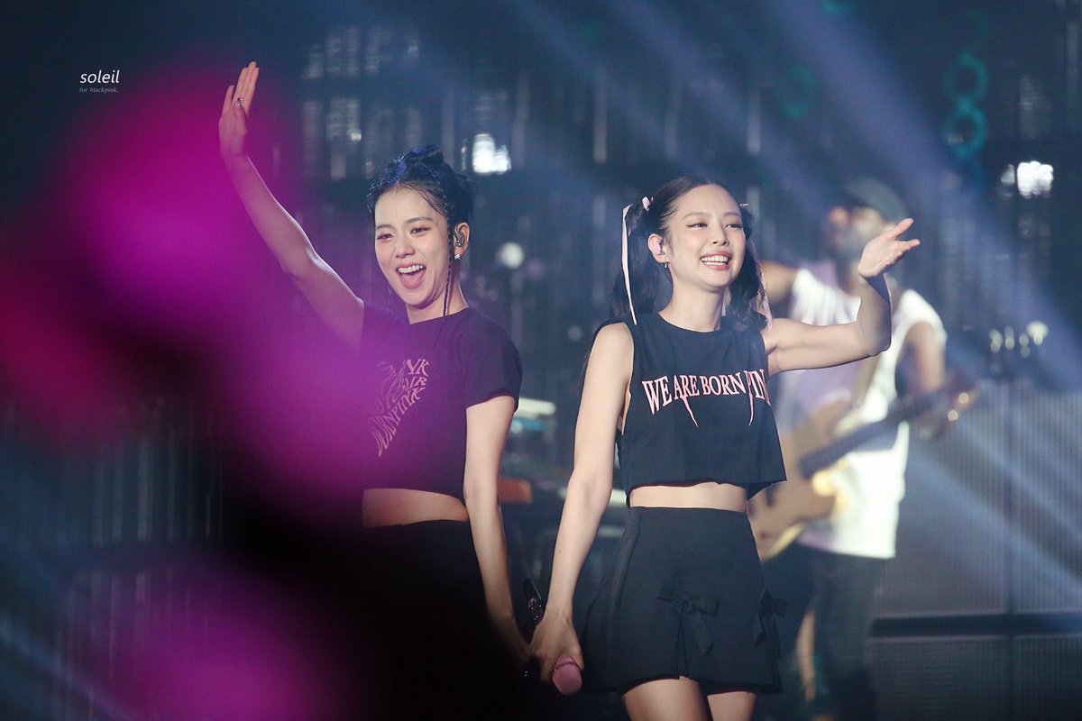 soleil_hae's tweet photo. 230729 

#BLACKPINK #JISOO #JENNIE 
#블랙핑크 #지수 #제니
#BORNPINKinHanoi https://t.co/zgIx2R8SBx