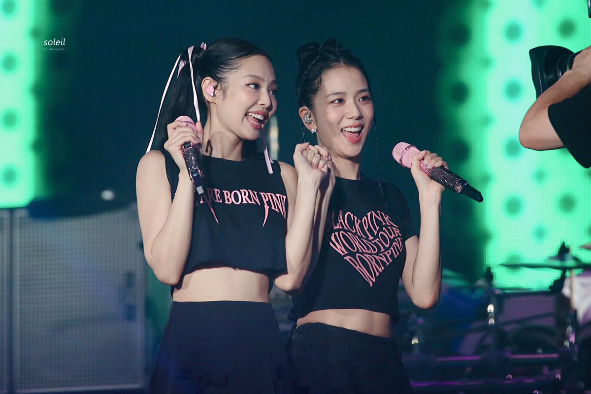 soleil_hae's tweet photo. 230729 

#BLACKPINK #JISOO #JENNIE 
#블랙핑크 #지수 #제니
#BORNPINKinHanoi https://t.co/zgIx2R8SBx