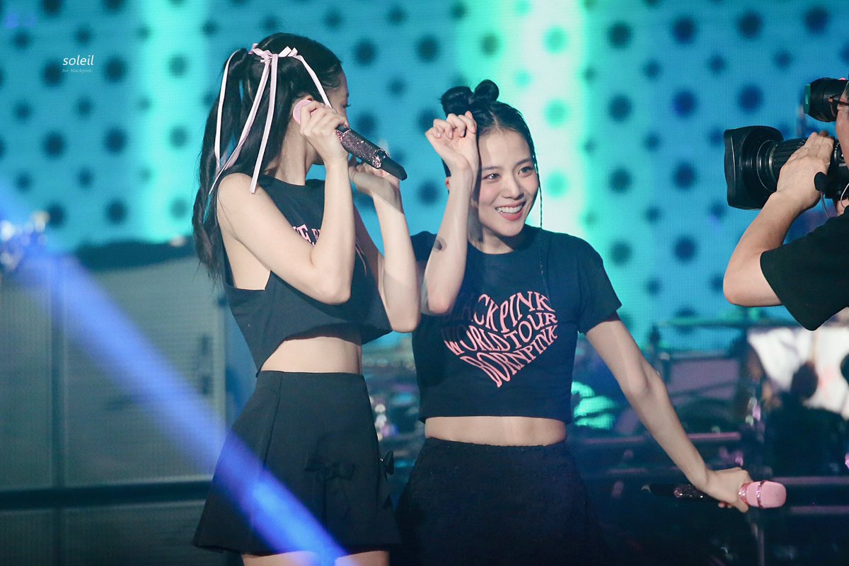 soleil_hae's tweet photo. 230729 

#BLACKPINK #JISOO #JENNIE 
#블랙핑크 #지수 #제니
#BORNPINKinHanoi https://t.co/zgIx2R8SBx