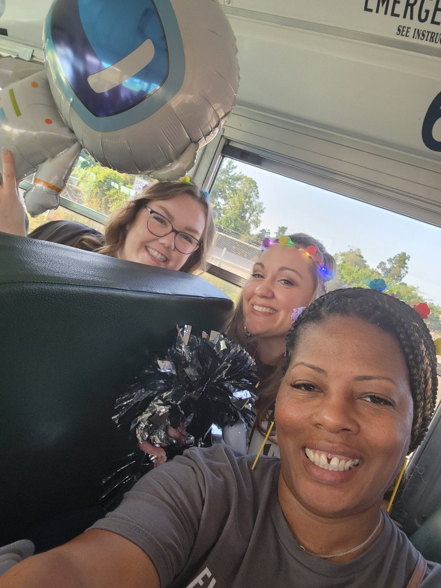 vakesia's tweet photo. #MATHstronauts headed to @AldineISD Convocation! #AldineRising 👨🚀🚀 @TRod_Math13 @SandraDoria11 @TeachLikeABosar https://t.co/0A7U5qgqNd