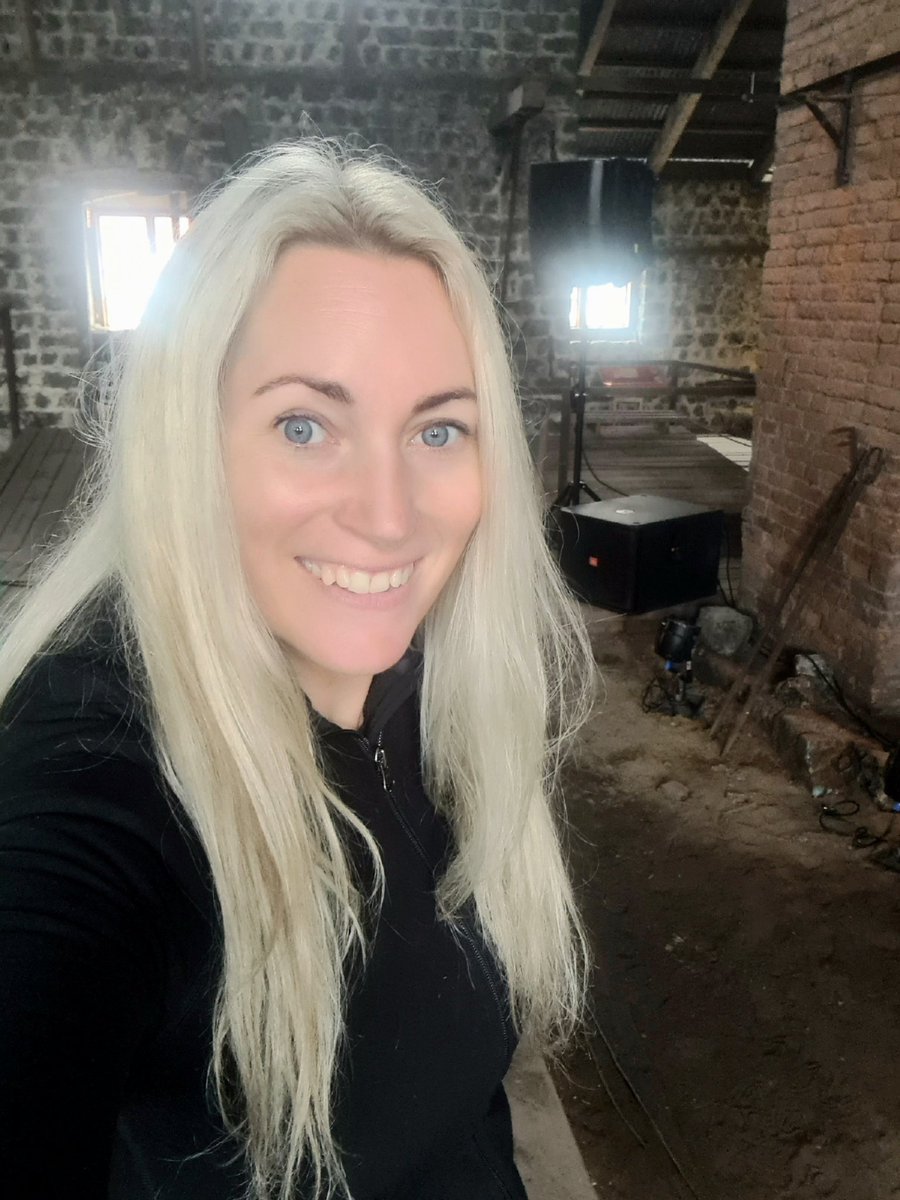 Setting up for tomorrows concert at the coolest venue Hyttan, Olofsfors Bruk🎙✨️

#hyttan #olofsforsbruk #ellinorspringstrike #singer #sweden #ontour #countrymusic #livemusik