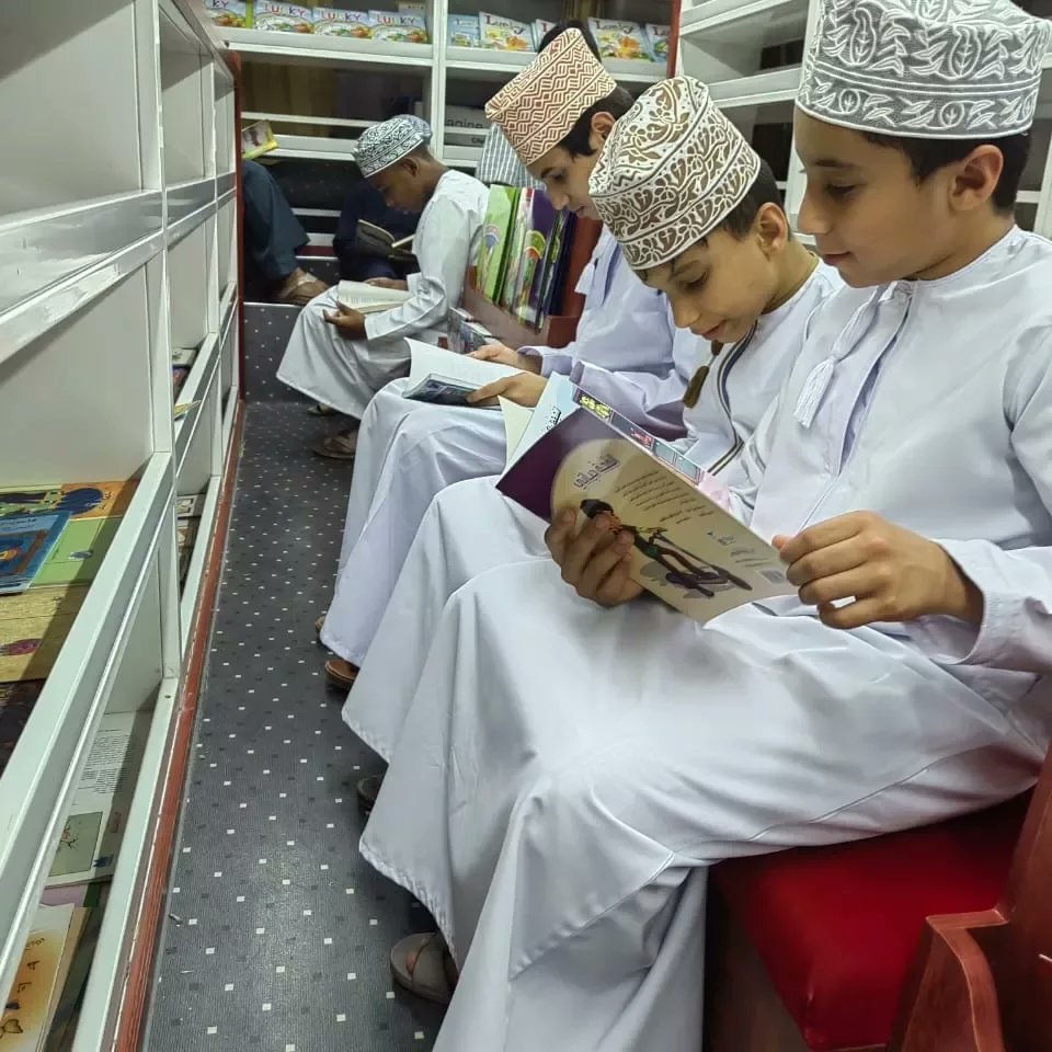 _maktabati's tweet photo. جانب من زيارة مكتبتي للمركز الصيفي المقام بجامع الرحموت في المعبيلة الثامنة. https://t.co/KZVEBvV8ht