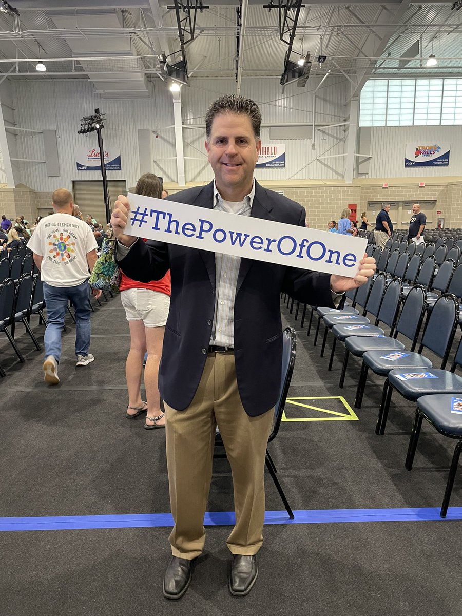FrontoftheClass's tweet image. Speaking at Baldwin County School District in Foley, Alabama. Making a difference one day at a time. #thepowerofone