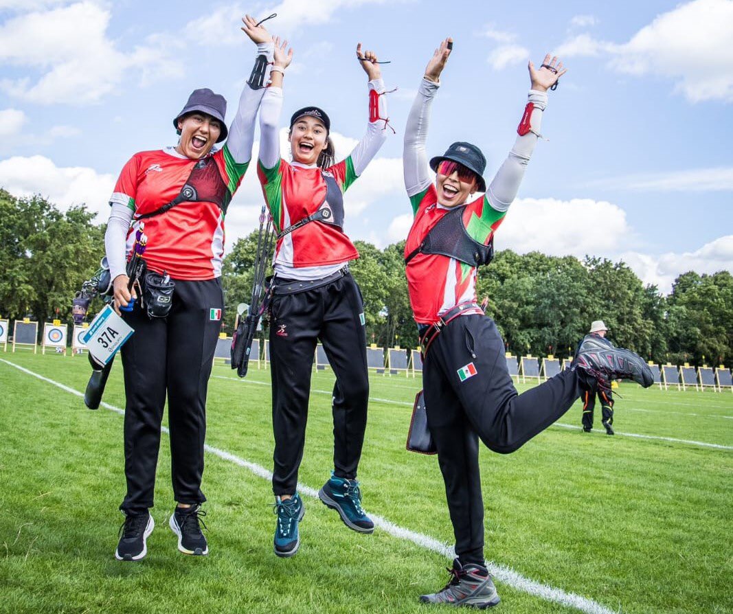 OlimpismoMex's tweet photo. Campeonato Mundial de Tiro con Arco #Berlin2023

Medalla de Bronce para México!! 🥉🇲🇽
Ahora sí, es oficial! Cuatro cupos olímpicos!!

Alejandra Valencia🇲🇽, Aida Román🇲🇽 y Ángela Ruiz🇲🇽 vencieron 5-3 a Países Bajos🇳🇱 en el duelo por el tercer lugar en la prueba femenil por equipos arco recurvo.

Con esto, aseguran para el país cuatro plazas olímpicas para #Paris2024 (3 individuales y 1 por equipo).