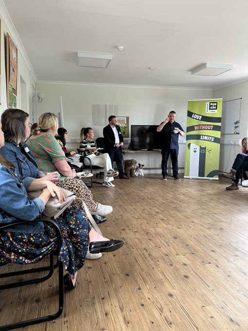 EdinDogCatHome's tweet image. Fantastic to host @EdinChamber at our early start event this morning, talking all things animal welfare, pet poverty and dog first aid 🐶 🐱 #LoveWithoutLimits